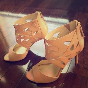 Nine West tan heel